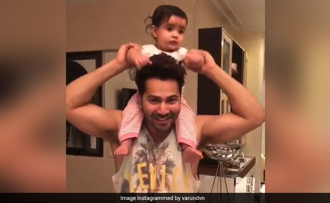 अपनी भतीजी संग डांस करते नजर आए वरुण धवन, अर्जुन कपूर ने कहा- इसका डेब्यू...