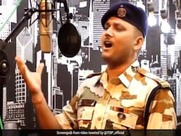 Independence Day पर ITBP के सैनिक ने गाया 'बॉर्डर' फिल्म का गाना, देखें Emotional Video Independence Day पर ITBP के सैनिक ने गाया 'बॉर्डर' फिल्म का गाना, देखें Emotional Video