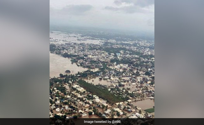 महाराष्ट्र के सांगली में बाढ़ मचा रही तबाही, सीएम देवेंद्र फडणवीस ने किया हवाई दौरा