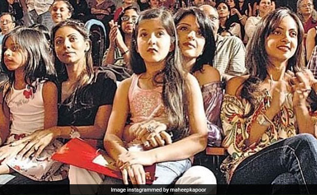 From Gauri Khan And Suhana To Maheep Kapoor And Shanaya. Can You Spot All The Stars In This Throwback Pic?