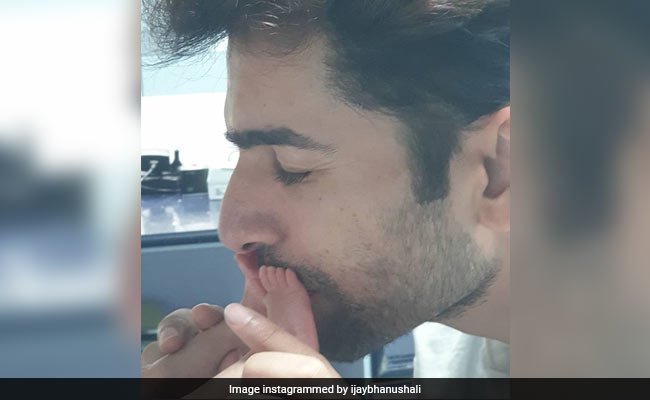 जय भानुशाली और माही विज के घर आई नन्ही परी, देखें बेबी गर्ल की पहली तस्वीर