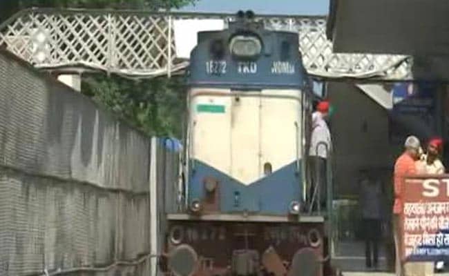 à¤ªà¤¾à¤à¤¿à¤¸à¥à¤¤à¤¾à¤¨ à¤à¥ à¤°à¥à¤² à¤®à¤à¤¤à¥à¤°à¥ à¤¶à¥à¤ à¤°à¤¾à¤¶à¤¿à¤¦ à¤¨à¥ à¤¸à¤®à¤à¥à¤¤à¤¾ à¤à¤à¥à¤¸à¤ªà¥à¤°à¥à¤¸ à¤à¥à¤°à¥à¤¨ à¤¬à¤à¤¦ à¤à¤°à¤¨à¥ à¤à¤¾ à¤à¤¿à¤¯à¤¾ à¤à¤²à¤¾à¤¨