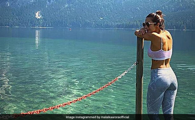 मलाइका अरोड़ा और अर्जुन कपूर ने पोस्ट की फोटो तो बॉलीवुड सितारों ने कर डाली खिंचाई