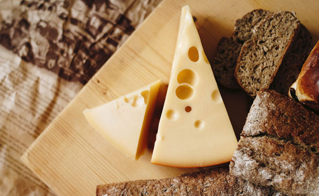 Ricotta cheese and cottage cheese are healthy varieties of cheese