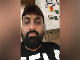 शख़्स फ्लाइट में करता था चोरी, एयरलाइंस कंपनियों ने किया बैन तो बना लिया फर्जी आधार कार्ड और... शख़्स फ्लाइट में करता था चोरी, एयरलाइंस कंपनियों ने किया बैन तो बना लिया फर्जी आधार कार्ड और...