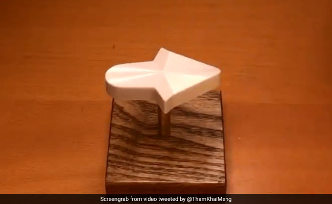 Viral: An Arrow That Won't Point Left Is Giving The Internet A Headache