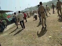 उत्तराखंड विधानसभा का घेराव करने पहुंचे प्रदर्शनकारियों-पुलिस में झड़प, लाठीचार्ज-पथराव में कई घायल उत्तराखंड विधानसभा का घेराव करने पहुंचे प्रदर्शनकारियों-पुलिस में झड़प, लाठीचार्ज-पथराव में कई घायल