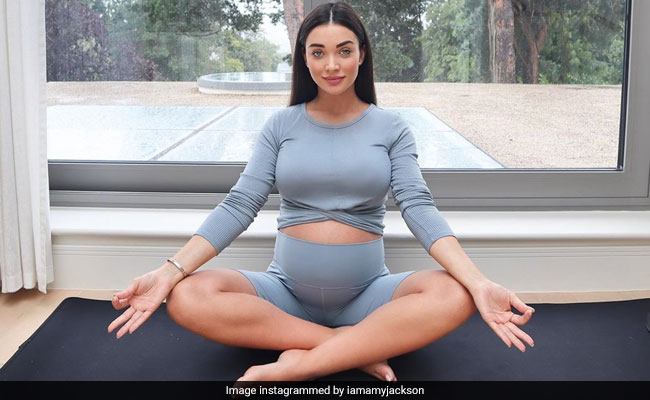 बेबी का जेंडर बताने के लिए इस बॉलीवुड एक्ट्रेस ने दी पार्टी, वीडियो में बताया बेटा होगा या बेटी