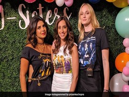 Priyanka Chopra, Sophie Turner, Danielle Jonas Steal The Thunder At Jonas Brothers Show Priyanka Chopra, Sophie Turner, Danielle Jonas Steal The Thunder At Jonas Brothers Show