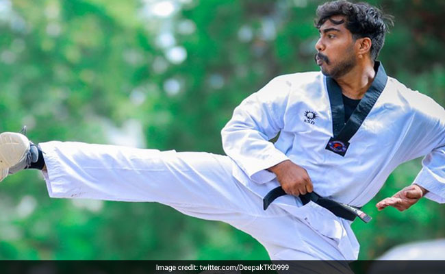 Man Sets Guinness Record For 1 Leg Full Contact Knee Strikes In 3 Minutes