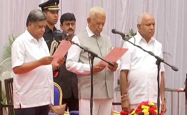 कर्नाटक: बीएस येदियुरप्पा ने किया कैबिनेट का विस्तार, 17 मंत्री हुए शामिल