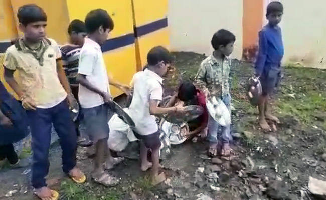MP Students Seen Washing Utensils In Drain Water After Mid-Day Meal