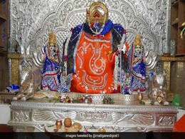 इंदौर के खजराना मंदिर की भोजनशाला को मिला 'सेफ भोग प्लेस' का प्रमाण पत्र इंदौर के खजराना मंदिर की भोजनशाला को मिला 'सेफ भोग प्लेस' का प्रमाण पत्र