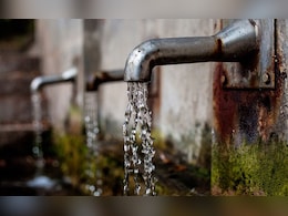 20 साल पुराने पुश्तैनी मकान का मिला पट्टा तो छलके आंसू, नल कनेक्शन से ग्रामीणों के चेहरे पर आई मुस्कान 20 साल पुराने पुश्तैनी मकान का मिला पट्टा तो छलके आंसू, नल कनेक्शन से ग्रामीणों के चेहरे पर आई मुस्कान