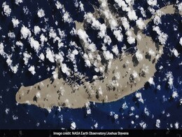 Giant Volcanic Rock As Big As Manhattan Seen Floating In Pacific Ocean Giant Volcanic Rock As Big As Manhattan Seen Floating In Pacific Ocean