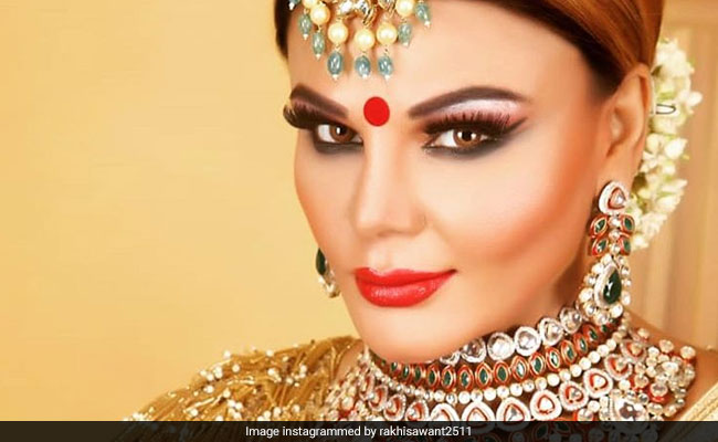 राखी सावंत ब्राइडल लुक में पोस्ट कर रहीं फोटो लेकिन अभी तक नहीं दिखाया पति का चेहरा...