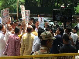 CWC की बैठक के बीच कांग्रेस के कुछ कार्यकर्ताओं ने की प्रियंका को पार्टी अध्यक्ष बनाने की मांग की CWC की बैठक के बीच कांग्रेस के कुछ कार्यकर्ताओं ने की प्रियंका को पार्टी अध्यक्ष बनाने की मांग की