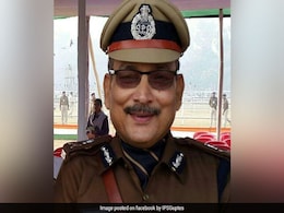 रिया चक्रवर्ती की 'औकात' वाला बयान देने वाले बिहार के DGP ने छोड़ी पुलिस की नौकरी, अब बनेंगे नेता रिया चक्रवर्ती की 'औकात' वाला बयान देने वाले बिहार के DGP ने छोड़ी पुलिस की नौकरी, अब बनेंगे नेता