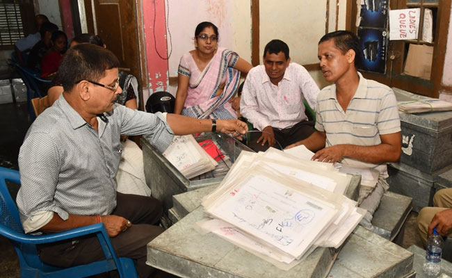 Assam NRC Website Crashes, People Line Up At <i>Seva Kendras</i>