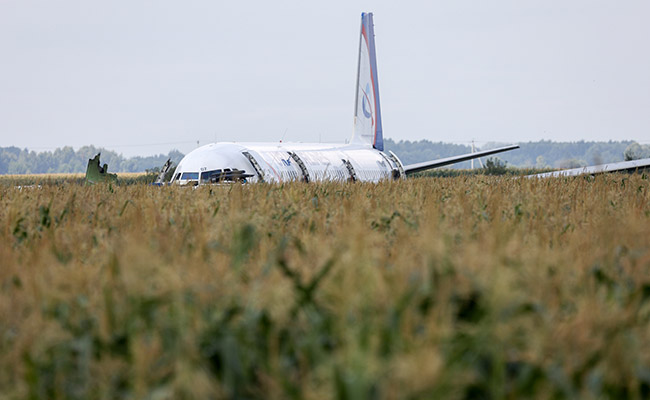 Pilot Who Crash-Landed Plane Says He's No Hero, Gets Top State Honours