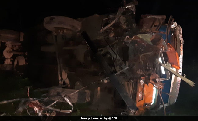 15 Killed, Over 12 Injured In Truck-Bus Collision In Maharashtra