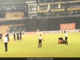 बांग्लादेश को हराकर जीत का जश्न मना रहे थे श्रीलंका के खिलाड़ी, बाइक से गिरे और... देखें VIDEO बांग्लादेश को हराकर जीत का जश्न मना रहे थे श्रीलंका के खिलाड़ी, बाइक से गिरे और... देखें VIDEO