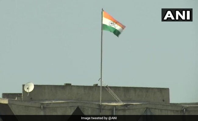 आर्टिकल 370 हटने के बाद श्रीनगर के सिविल सचिवालय भवन से हटाया गया राज्य का झंडा, लहराया तिरंगा
