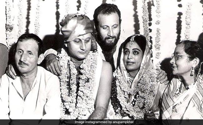 Anupam Kher's Anniversary Post For Kirron Kher Has A Priceless Pic And A Loved-Up Note
