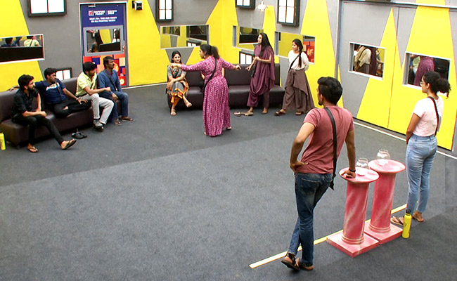 <i>Bigg Boss Tamil 3</i> Day 53, Written Update: <i>Vivatha Medai</i> Task Brings Out The Worst In Contestants