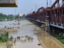 खतरे के निशान से नीचे आई यमुना, जलस्तर और कम होने की संभावना खतरे के निशान से नीचे आई यमुना, जलस्तर और कम होने की संभावना