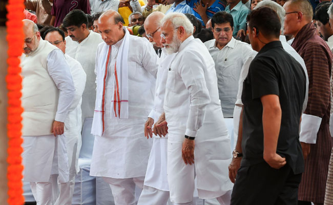 PM Modi, LK Advani Share Emotional Moment At Sushma Swaraj's Funeral