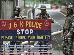 घाटी के हालात: शिक्षक पहुंचे स्कूल, पर ज्यादातर छात्र रहे नदारद घाटी के हालात: शिक्षक पहुंचे स्कूल, पर ज्यादातर छात्र रहे नदारद