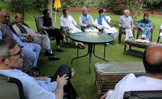 J&K Ex-Chief Ministers Under House Arrest, Internet Blocked: 10 Points