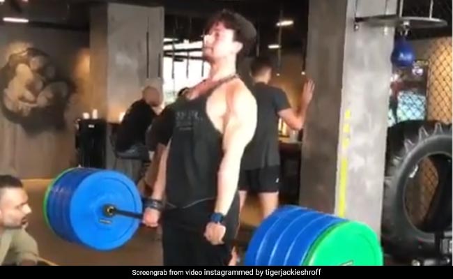 Viral: Tiger Shroff Lifts 200 Kilos Says 'It Felt A Lot Lighter Back In High School'