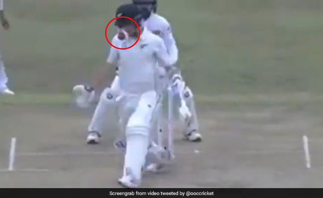 बल्ले से लगकर बॉल घुस गई हेलमेट में, कैच पकड़ने के लिए बल्लेबाज की तरफ भागे फील्डर, देखें VIDEO