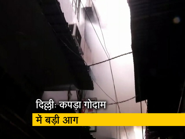 दिल्ली: गांधी नगर इलाके में लगी आग में लाखों का माल खाक
