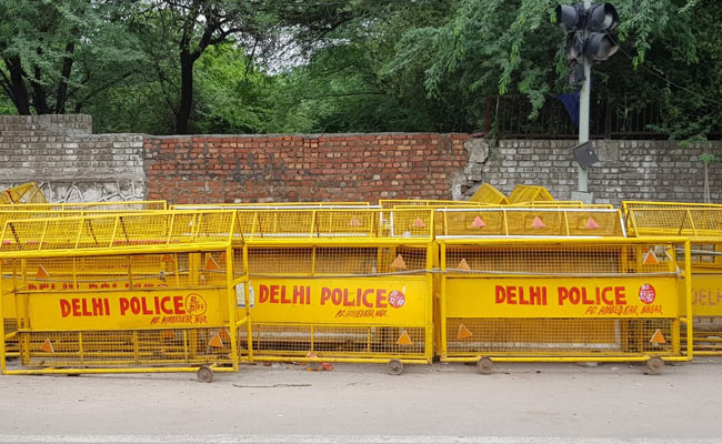 Man Dead, Driver Injured As Car Hits Parked Truck In Delhi