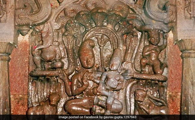 नाग पंचमी के दिन ही खुलते हैं इस मंदिर के कपाट, पूजा करने के लिए दूर-दूर से आते हैं हजारों लोग