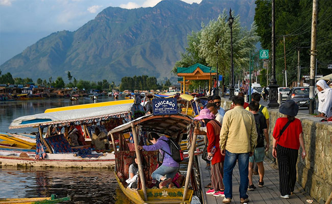 Only 800 Foreigners Visited Kashmir In August, Says Report