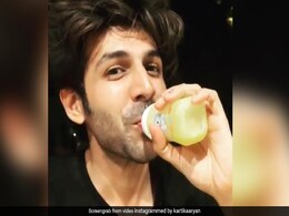 बेबी बॉटल से 'मैंगोशेक' पीते नजर आए सारा अली खान के 'सोनू', अब Video हुआ वायरल बेबी बॉटल से 'मैंगोशेक' पीते नजर आए सारा अली खान के 'सोनू', अब Video हुआ वायरल