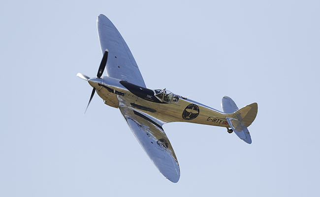 World War II Aircraft ''Silver Spitfire'', On World Tour, Lands In Nagpur