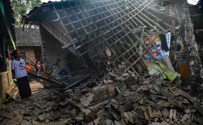 5 Dead, Several Injured After 6.9 Magnitude Earthquake Hits Indonesia
