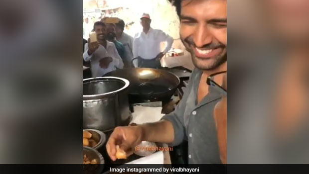 'Pati, Patni Aur Woh' Actor Kartik Aaryan Tries 'Oily' Kachori At This Iconic Shop In Lucknow! (Watch Video)