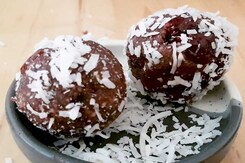 How To Make Vegan Almond Coconut Bliss Balls At Home How To Make Vegan Almond Coconut Bliss Balls At Home
