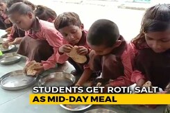 Under Flagship Nutrition Scheme, UP Schoolchildren Seen Eating <i>Roti</i>-Salt Under Flagship Nutrition Scheme, UP Schoolchildren Seen Eating <i>Roti</i>-Salt