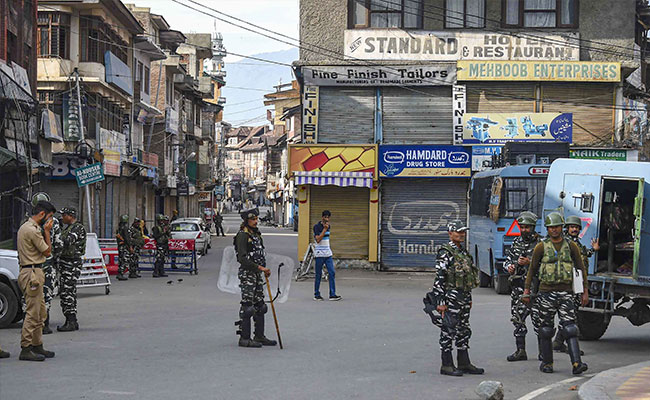 कश्‍मीर: अज्ञात आतंकियों ने सीआरपीएफ दल पर ग्रेनेड फेंका, जवान घायल