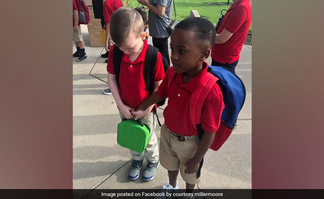 Boy Held Crying Classmate's Hand On First Day Of School. Pic Is Viral