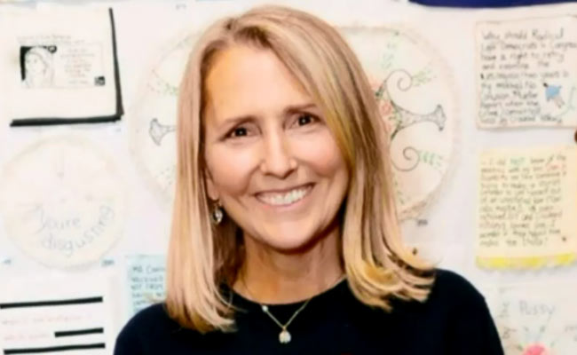 The Woman Who Knitted Donald Trump's Tweets