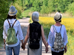 दोस्ती में कभी भूलकर भी न करें ये गलतियां, बढ़ सकती हैं दिलों में दूरियां दोस्ती में कभी भूलकर भी न करें ये गलतियां, बढ़ सकती हैं दिलों में दूरियां