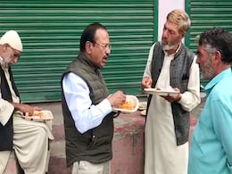 कश्मीर में लोगों के साथ बात करते NSA डोभाल की तस्वीर पर बोले आजाद, 'पैसे देकर आप किसी को साथ ले सकते हो' कश्मीर में लोगों के साथ बात करते NSA डोभाल की तस्वीर पर बोले आजाद, 'पैसे देकर आप किसी को साथ ले सकते हो'